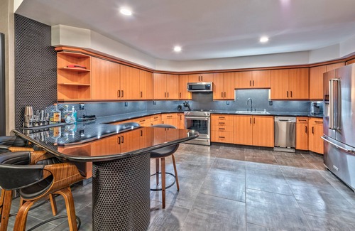 Las Vegas Apartment | 1-of-a-Kind 2 Bedroom Suite-Strip View- Pool Table- Retro Arcade-Platinum Hotel
