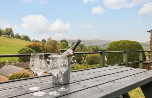 Hathersage House | 1 Orchard View