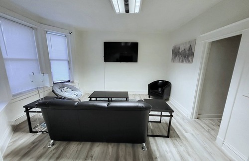 West Colfax House | 1 private bedroom+ bathnsuper fast internet, txt2