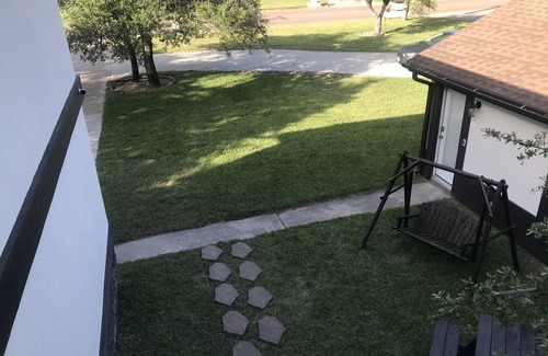 Aransas Pass House | 1 Queen/4 twins/sleeps 6
