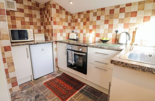 Lansallos Cottage | 1 ROSE COTTAGES, country holiday cottage, with a garden in Polperro