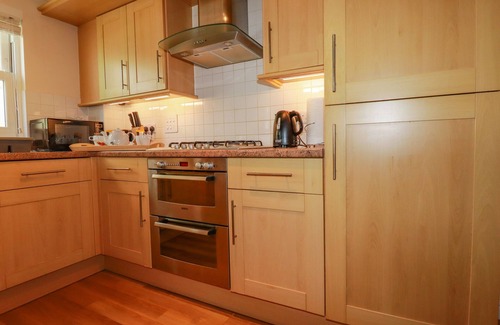 Newquay Cottage | 1 SPINNAKERS, family friendly, character holiday cottage in Newquay