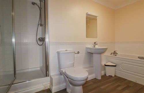 Newquay Cottage | 1 SPINNAKERS, family friendly, character holiday cottage in Newquay