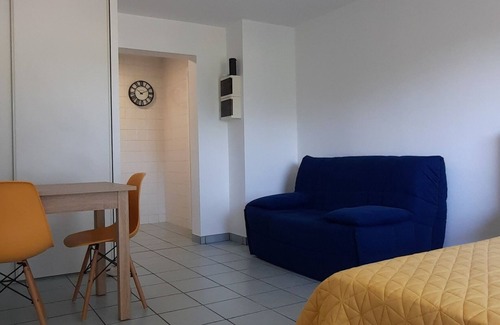 Jaunay-Clan Apartment | 1-star studio near futuroscope and aquascope