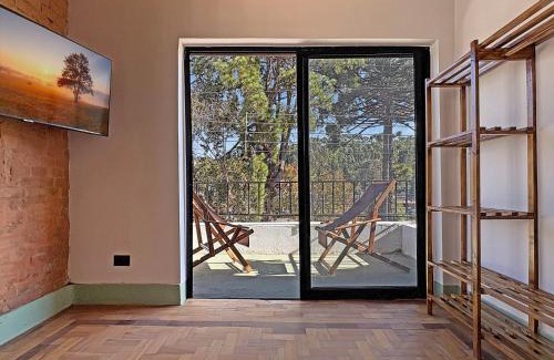 Abernessia House | 1 Suite - 2 Qto - Centro comercial - Wi-Fi - Varanda