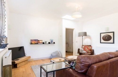 Blockley Apartment | 1 THE COACH HOUSE, romantic, character holiday cottage in Blockley
