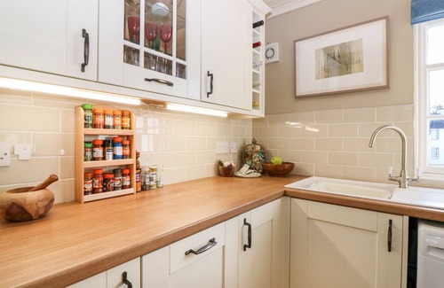 Murthly Cottage | 1 THE CROSS, pet friendly, character holiday cottage in Dunkeld