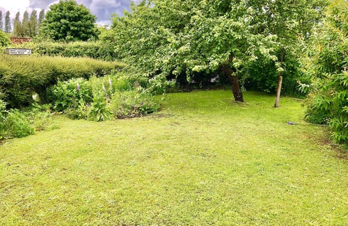Lowestoft Cottage | 1 Tunns Cottages, Rushmere, nr Beccles