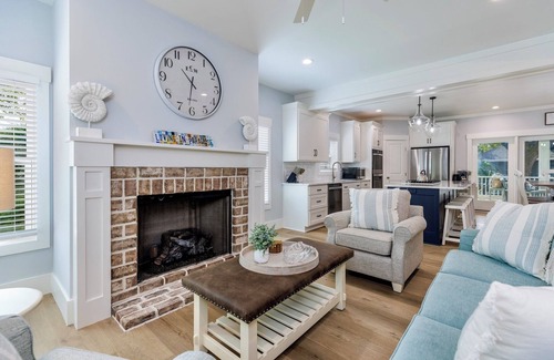 North Forest Beach House | 1 Wanderer Lane New luxury 7 bedroom house 100 yards from beach. Large pool spa