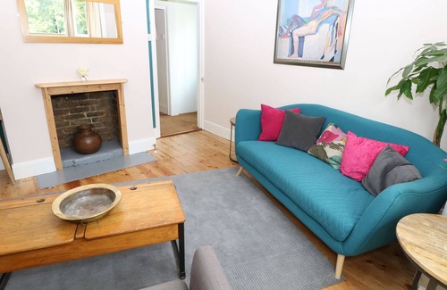Freshwater Cottage | 1 WILLOW COTTAGES, pet friendly, with a garden in Freshwater
