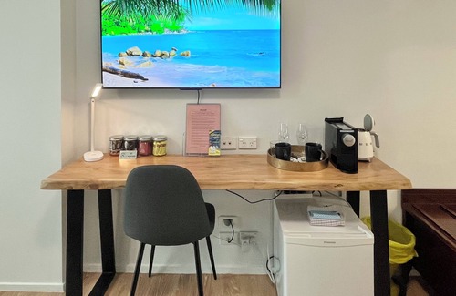 Cairns Apartment | '10-A' Coral Sea Apartment ~ 2BR 2Bth Pool Gym Wifi