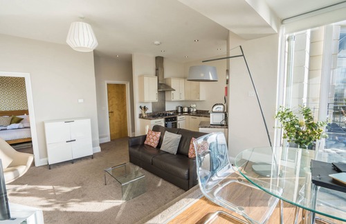 Torquay City Centre Cottage | 10 Astor House - premier one bed apartment with stunning uninterrupted sea views and large balcony