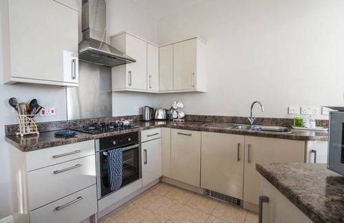 Torquay City Centre Cottage | 10 Astor House - premier one bed apartment with stunning uninterrupted sea views and large balcony