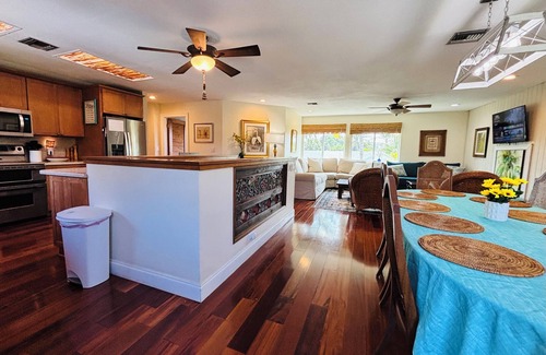 Fort Pierce House | 10 Beds/Private Tropical Pool/4Bikes/Beach Gear/Grill/Walk to Beach & Pickleball