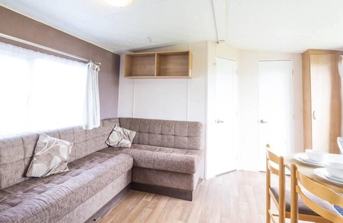 Hopton House | 10 berth caravan for hire near Great Yarmouth at Broadland Sands ref 20025BS