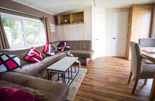 Hopton House | 10 berth caravan for hire near Great Yarmouth at Broadland Sands ref 20260BS