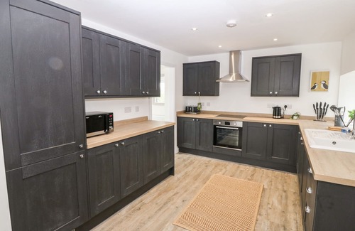 Holyhead Cottage | 10 CLEIFIOG FAWR, pet friendly, luxury holiday cottage in Valley