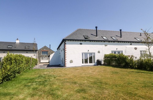 Holyhead Cottage | 10 CLEIFIOG FAWR, pet friendly, luxury holiday cottage in Valley