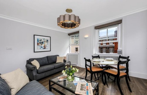 Mayfair Apartment | 10 Curzon Street by Mansley