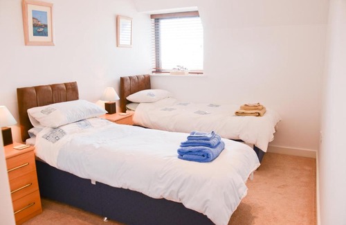West Bay Apartment | 10 Driftwood
