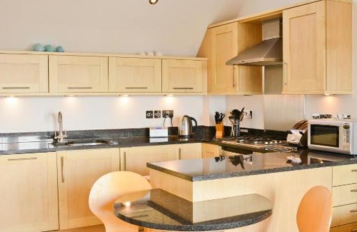 West Bay Apartment | 10 Driftwood
