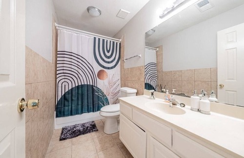 Houston House | 10 Guests cozy 5026 3BR near IAH George Bush Airport