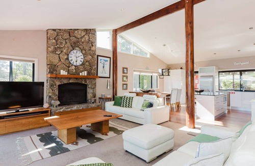 East Jindabyne House | 10 Kanangra Crescent - Entire
