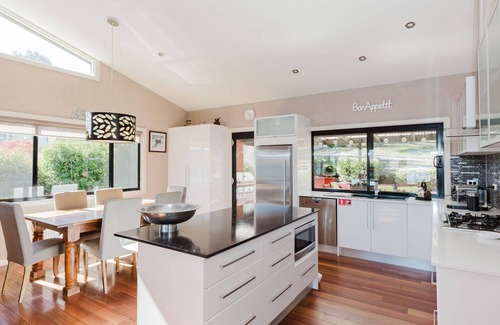 East Jindabyne House | 10 Kanangra Crescent - Entire