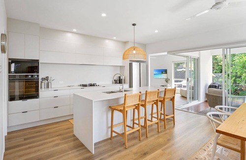 Peregian Beach House | 10 Maidstone Cres Peregian Springs Modern Springs Abode