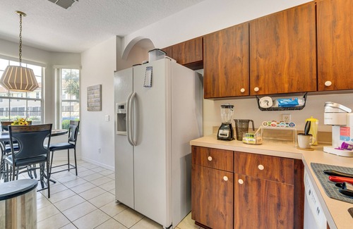 Kissimmee House | 10 Mi to Disney World: Townhome w/Community Pool!
