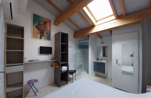 Medis Bed & Breakfast | 10 min from the beach! 2-person guest room, garden, pool and kitchen access, WIFI