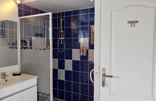 Medis Bed & Breakfast | 10 min from the beach! 2-person guest room, garden, pool and kitchen access, WIFI