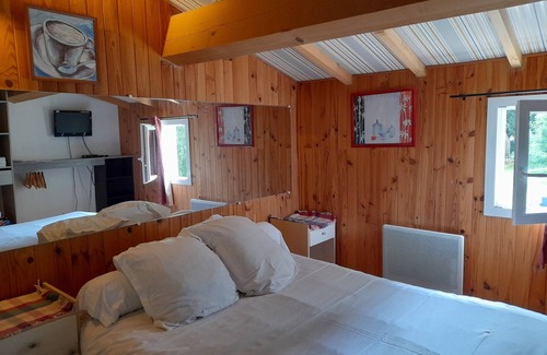 Medis Bed & Breakfast | 10 min from the beach! 2-person guest room, garden, pool and kitchen access, WIFI