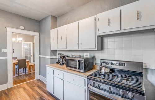 Memphis House | 10 Min to U of Memphis-Rozelle Retreat Right Unit