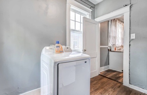Memphis House | 10 Min to U of Memphis-Rozelle Retreat Right Unit