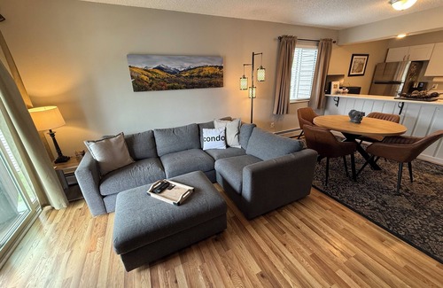 Fraser Condo | 10 min to WP, 30 mi to RMNP! Hot Tubs, Pool, Pet-Friendly - 2B2B