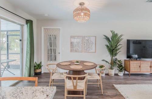 Vero Beach South House | 10 Mins to Beach - 2BR Private Pool + Spa + Grill