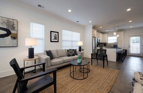 Charlotte Park Apartment | 10 Mins To Broadway - Music City Modern Townhome