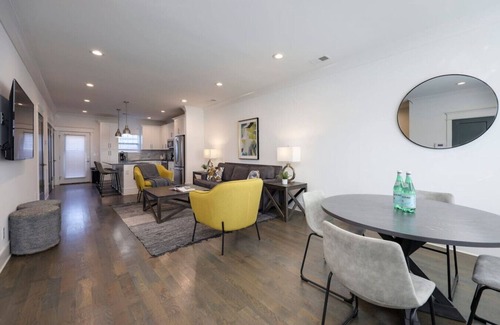 Charlotte Park Apartment | 10 Mins To Broadway - West Side Charmer