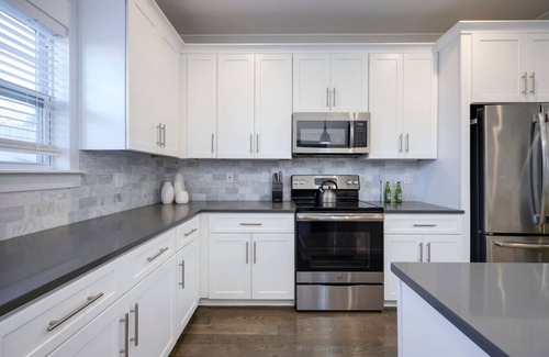 Charlotte Park Apartment | 10 Mins To Broadway - West Side Charmer