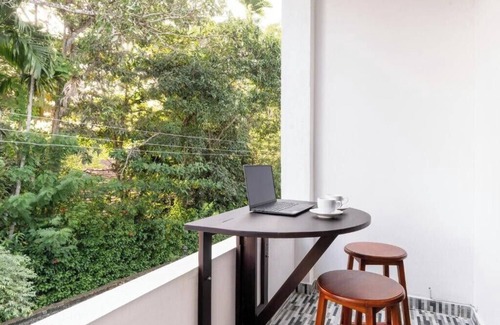 Matara House | 10 mins to Surf Point! Newly Renovated Air-Conditioned Balcony Room with WiFi