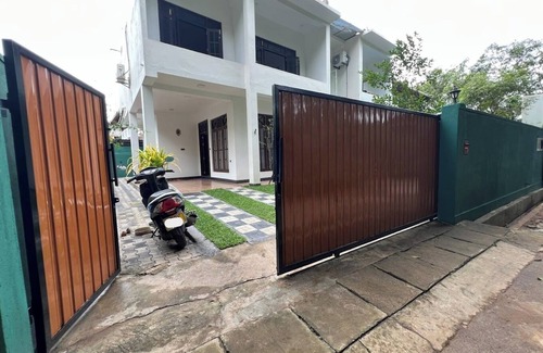 Matara House | 10 mins to Surf Point! Newly Renovated Air-Conditioned Balcony Room with WiFi