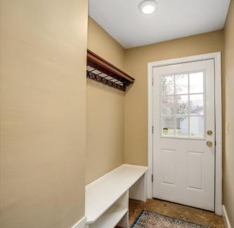 Ann Arbor House | 10 Mins To The Big House and Sleeps Up To 10 Guests