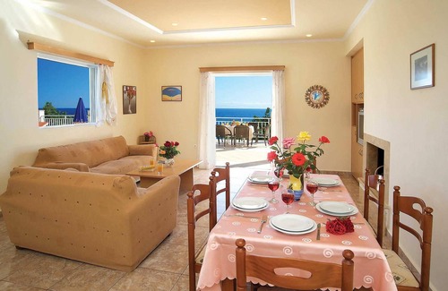 Skala Villa | 10 mins walk to a small selection of amenities