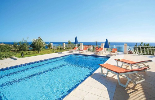 Skala Villa | 10 mins walk to a small selection of amenities