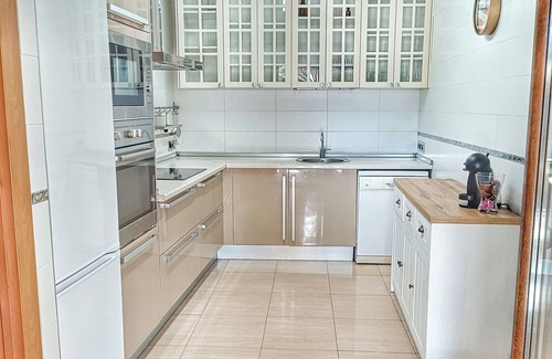 Vilamacolum House | 10 minutes from the beach! Ideal house with pool for families and friends.