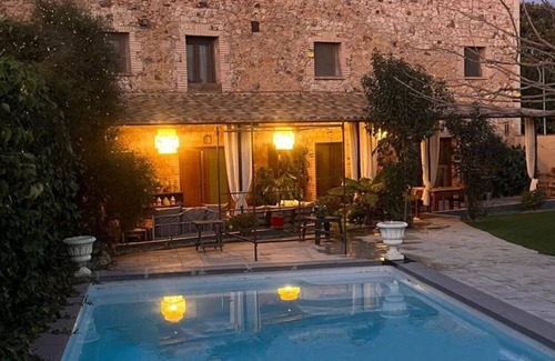 Vilamacolum House | 10 minutes from the beach! Ideal house with pool for families and friends.