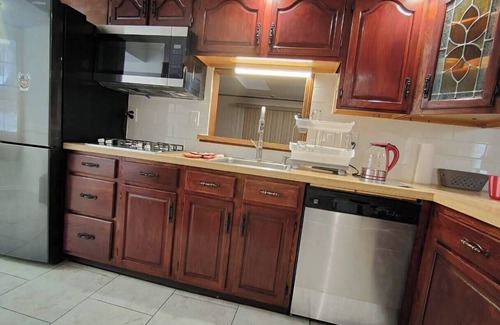 Kamm's Corners House | 10 minutes from the airport