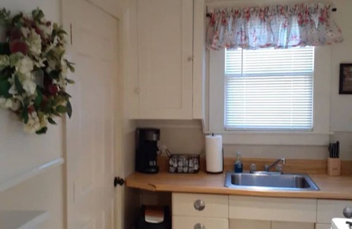 Mid America Cottage | 10 Minutes To Oaklawn - Two Bedroom #5 Right At The Water's Edge