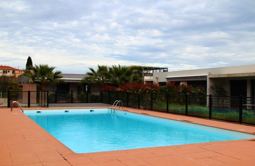 Saint-Laurent-du-Var Bed & Breakfast | 10 MN FROM NICE AIRPORT, SEA VIEW, CONTINUED ON TERRACE AND GARDEN